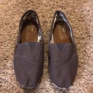 Ladies Tom’s-like new